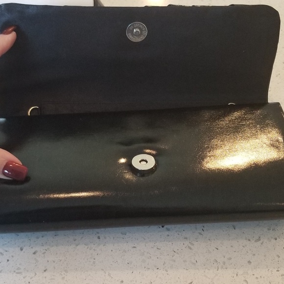Sophisticated Black Cluch ๐ - Picture 2 of 7